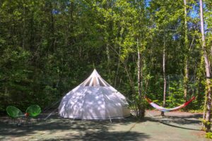 glampingtent met veel ruimte voor gasten van creatieve vakantie